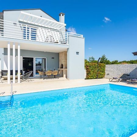 Villa Ovis Peresiji Exterior photo