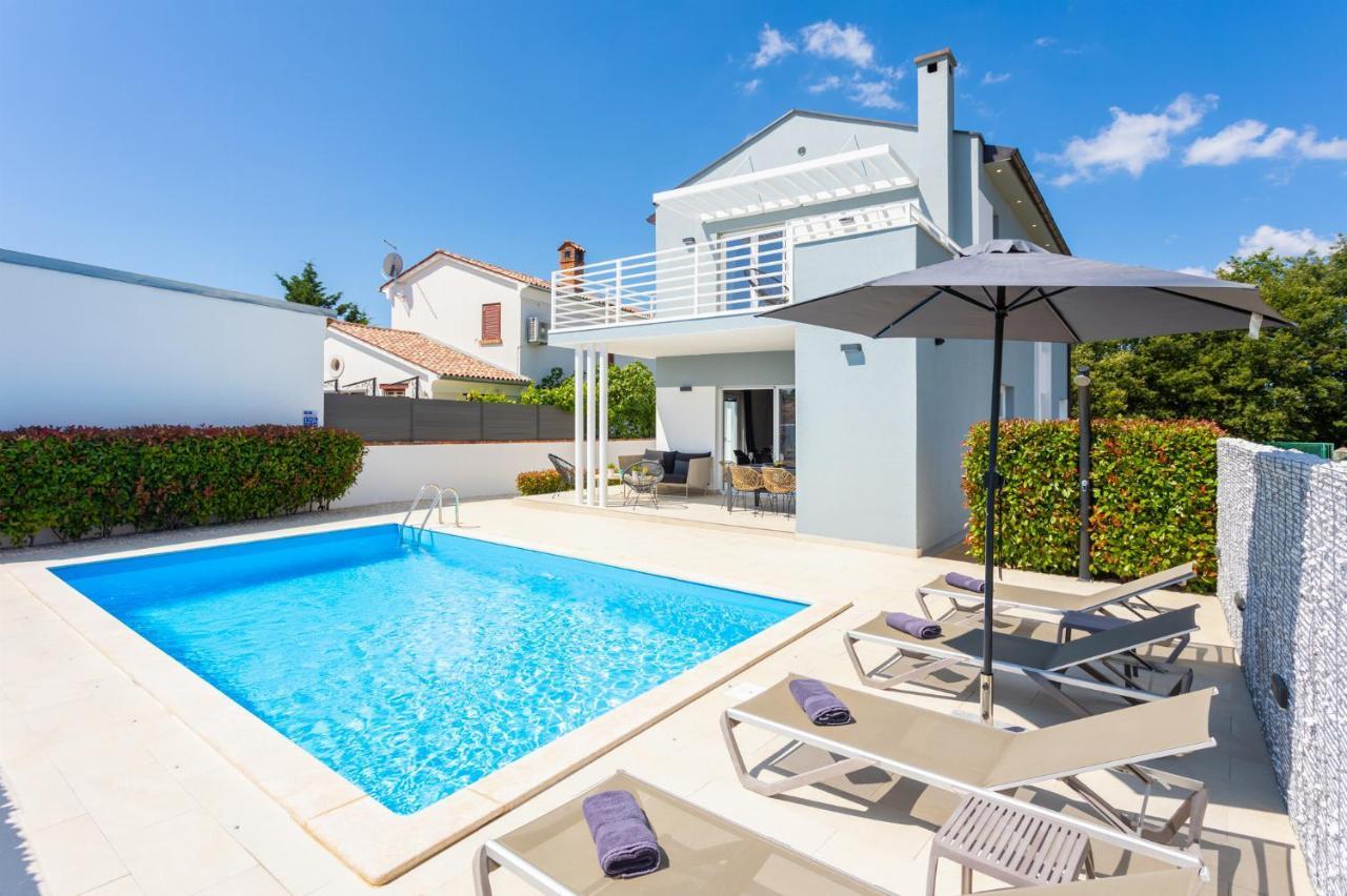 Villa Ovis Peresiji Exterior photo