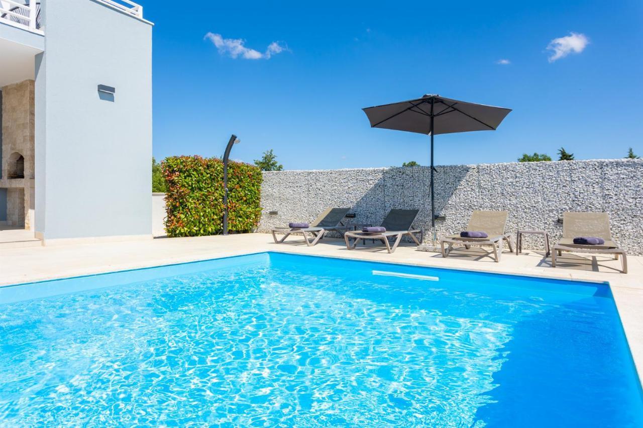 Villa Ovis Peresiji Exterior photo