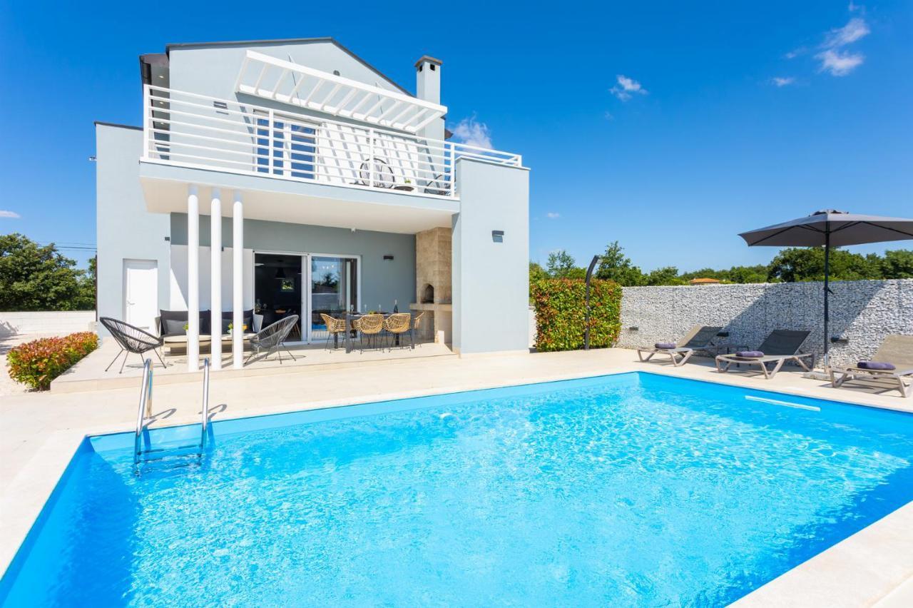 Villa Ovis Peresiji Exterior photo